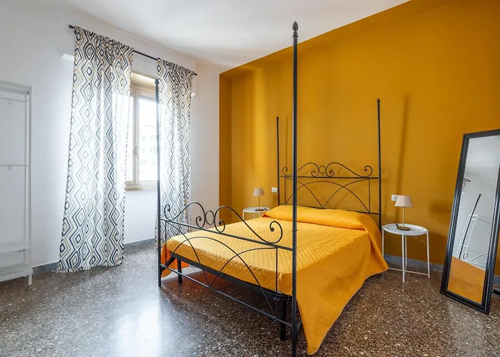 Three Large Bedrooms For Six People Rome Downtown Apartment